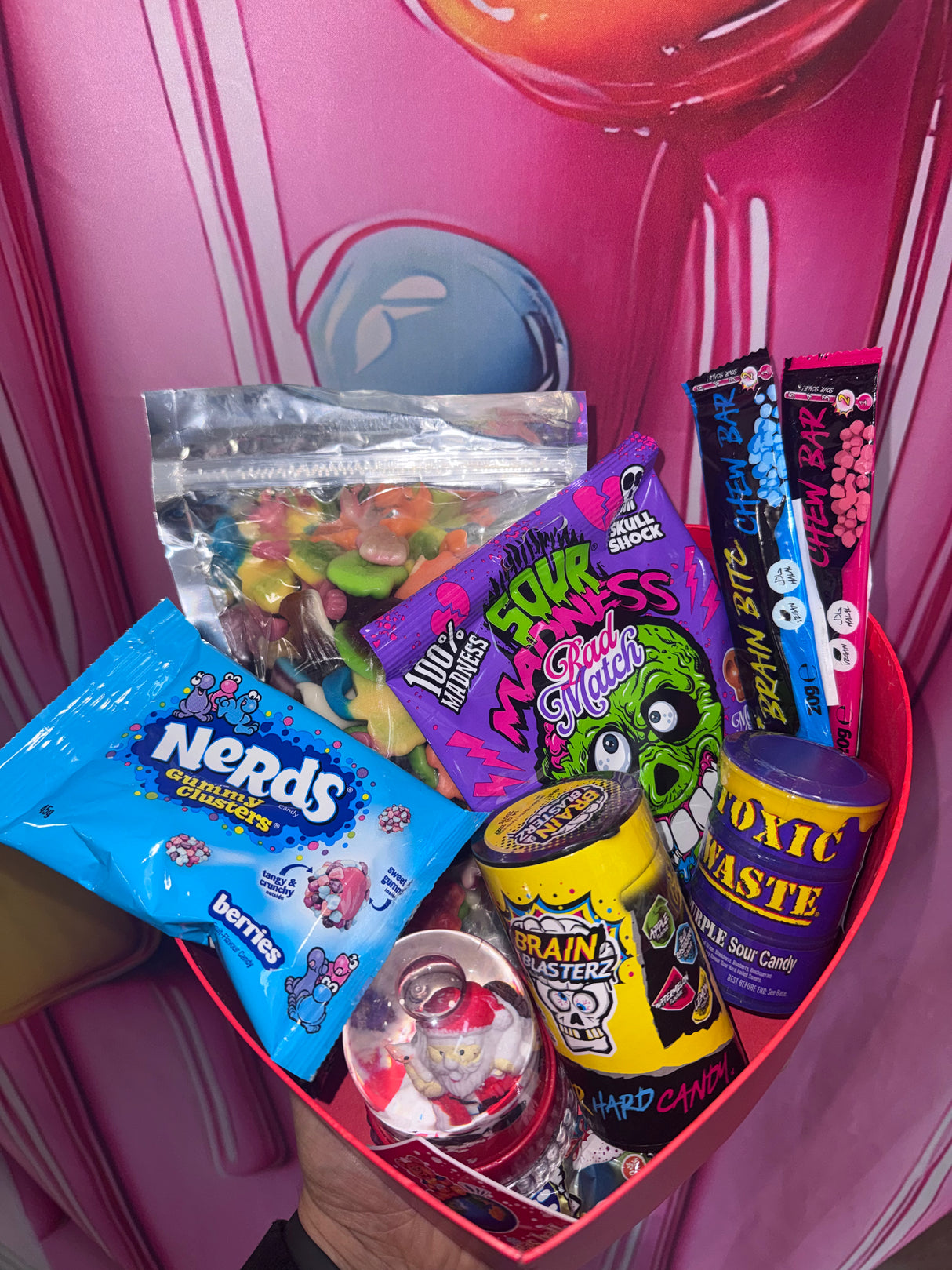 Love Candy Box - Édes - savanyú cukorka és gumicukor válogatás ajándékdobozban